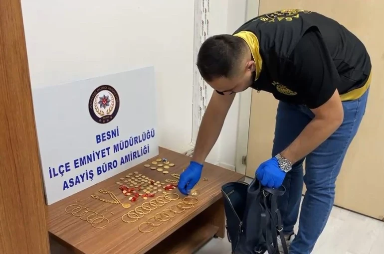 Bulduğu 6,5 milyonluk altın dolu çantayı polise teslim etti
