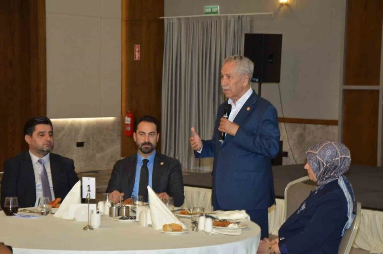 Bülent Arınç: "Türkiye ne gördüyse AK Parti sayesinde gördü"