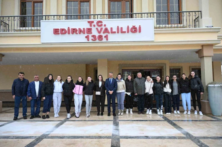 Bulgaristan Şampiyonu Kır Voleybol Takımı Edirne’de