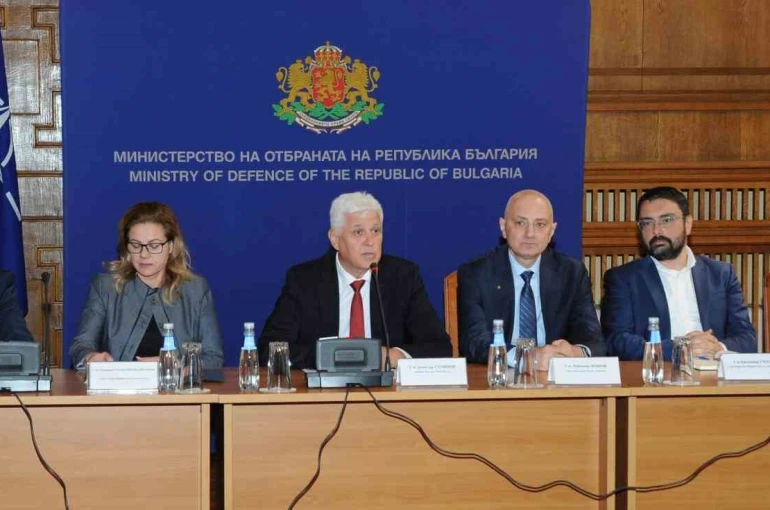 Bulgaristan Savunma Bakanı Stoyanov: "Ukrayna ordusuna daha fazla silah sağlamayı öngörmüyoruz"
