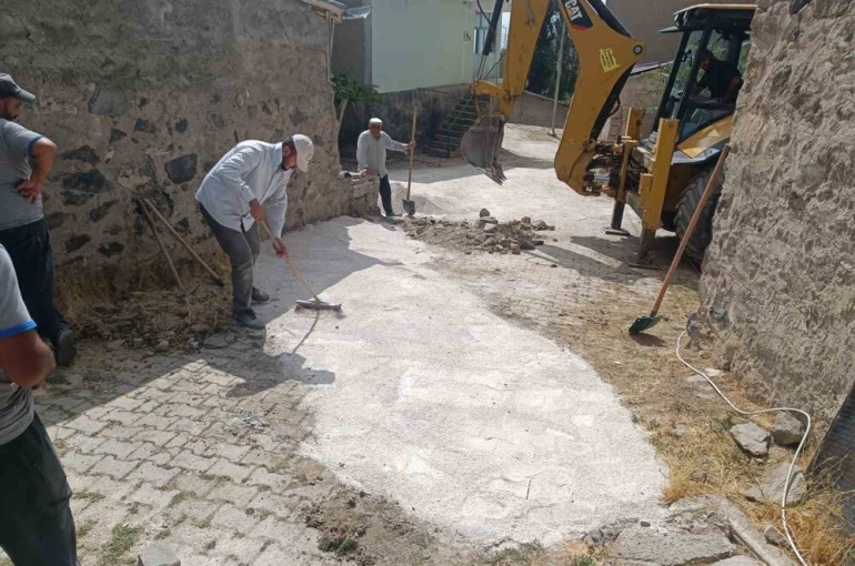 Bünyan Belediyesi’nden ilçede yol ve parke çalışmaları