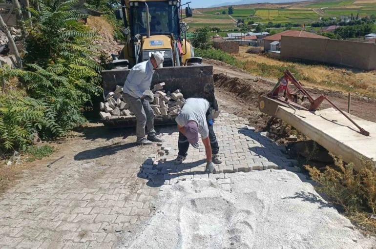 Bünyan’da altyapı ve yol çalışmaları hız kesmeden devam ediyor