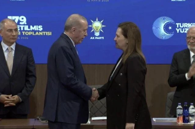 Burcu Köksal, AK Parti'ye geçti