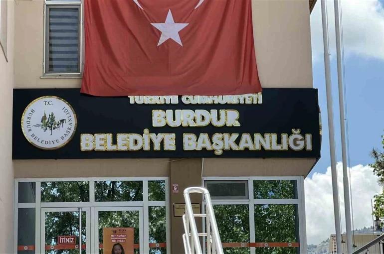 Burdur Belediyesi’ne yönelik soruşturmada ’görevi kötüye kullanma’ suçundan 51 sanık hakkında hazırlanan iddianame kabul edildi