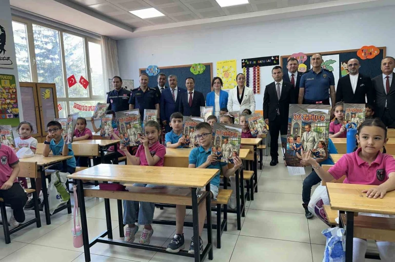 Burdur’da 42 bin 82 öğrenci karne alarak yaz tatiline başladı
