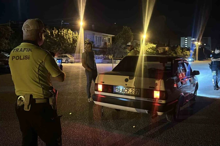 Burdur’da abartı egzoz kullanılan 2 araç trafikten men edildi