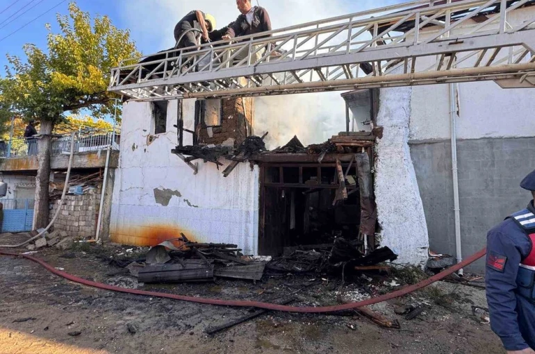 Burdur’da çıkan yangında yaşlı çift hayatını kaybetti