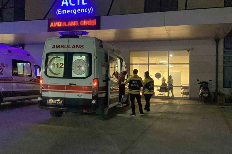 Burdur’da jandarma aracı ile otomobil çarpıştı: 2’si jandarma personeli 5 kişi yaralandı