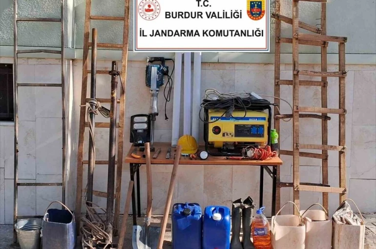 Burdur’da kaçakçılık operasyonu: 12 gözaltı