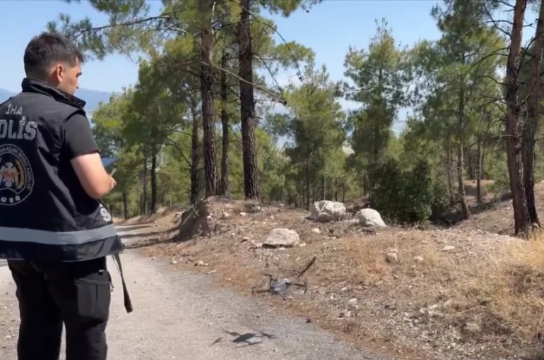 Burdur’da ormanlar, yangınlara karşı polis tarafından dronla denetleniyor