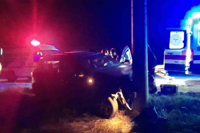 Burdur’da otomobil elektrik direğine çarptı: 1 yaralı