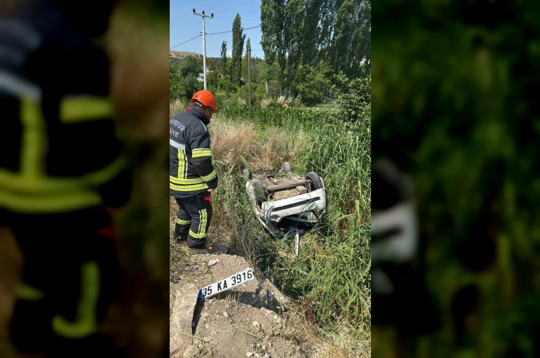 Burdur’da otomobil kanala düştü: 2 yaralı