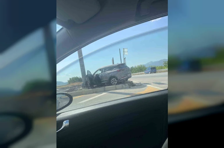 Burdur’da otomobiller çarpıştı: 4 yaralı