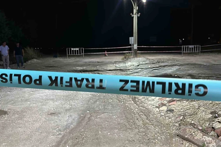 Burdur’da şiddetli yağış sonrası köprüde çökme meydana geldi