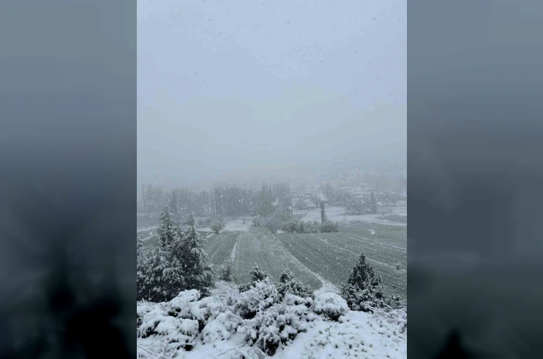 Burdur’un yüksek kesimlerine kar yağdı