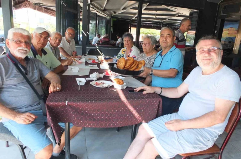 Burhaniye’de Gazeteci Şenol Torlak için lokma hayrı düzenlendi 