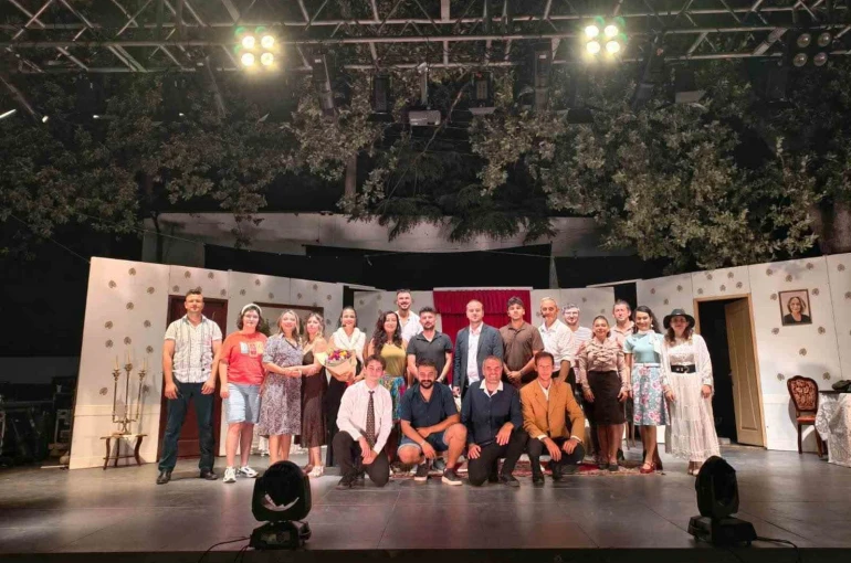 Burhaniye’de Kitap Fuarında tiyatro coşkusu