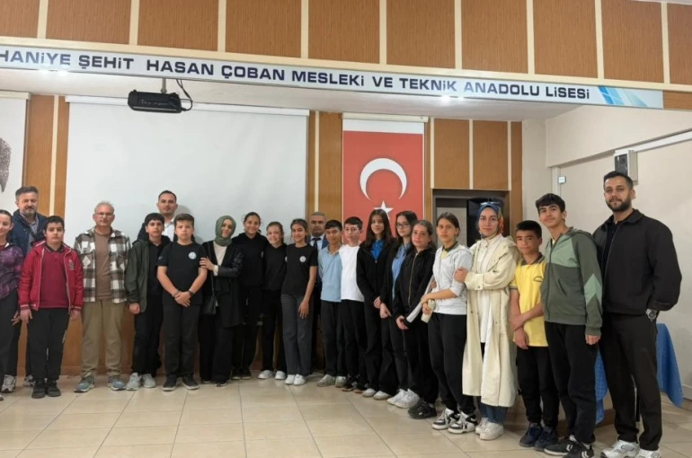 Burhaniye’de öğrenciler arasında bilgi yarışması yapıldı