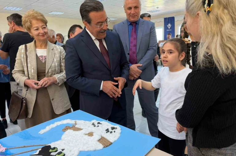 Burhaniye’de özel öğrencilerin düzenlediği bilim fuarı ilgi gördü