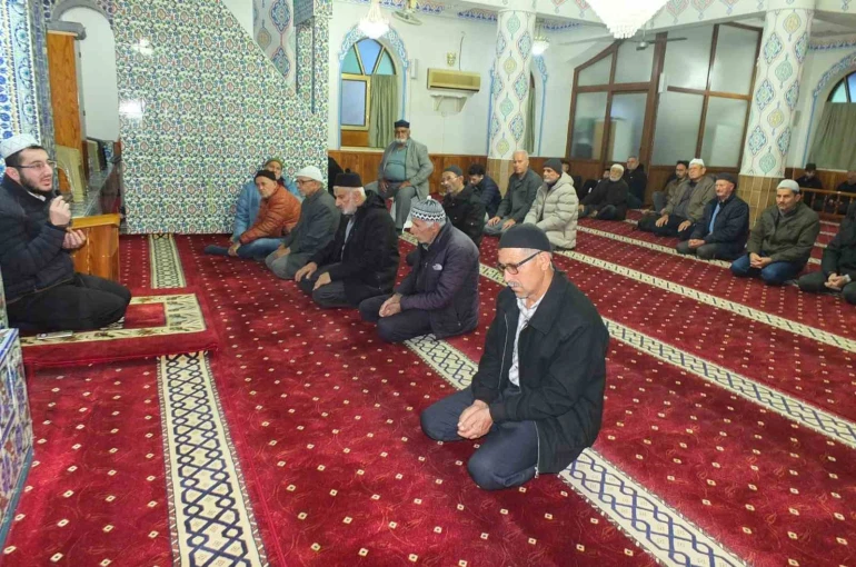 Burhaniye’de sabah namazı buluşması Börezli Camiinde yapıldı
