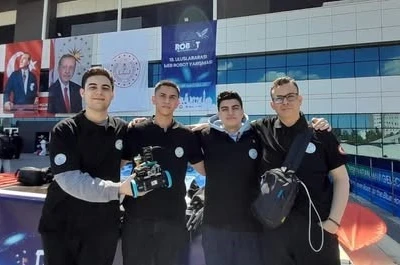 Burhaniyeli öğrencilerden robot yarışmasında önemli başarı 