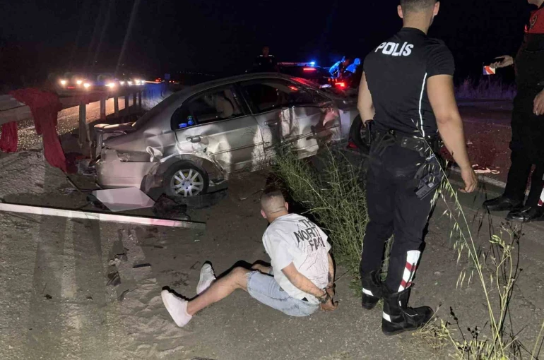 Bursa’da 100 kilometrelik kovalamaca bariyere çarpınca bitti