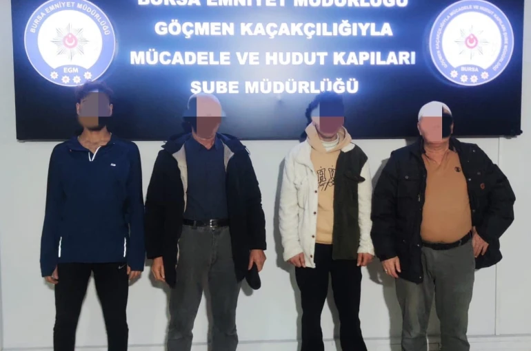 Bursa’da 13 düzensiz göçmen ve 4 organizatör yakalandı