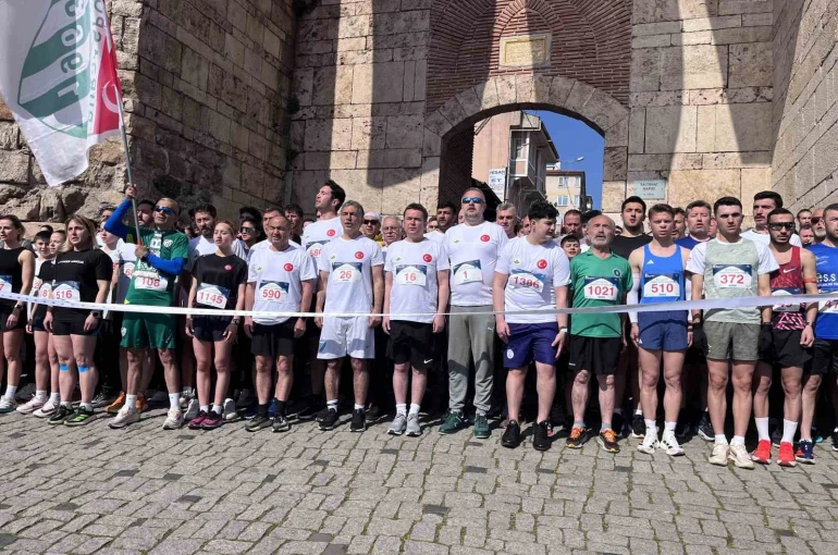 Bursa’da 18. Uluslararası Osmangazi Tarihi Kent Koşusu gerçekleştirildi