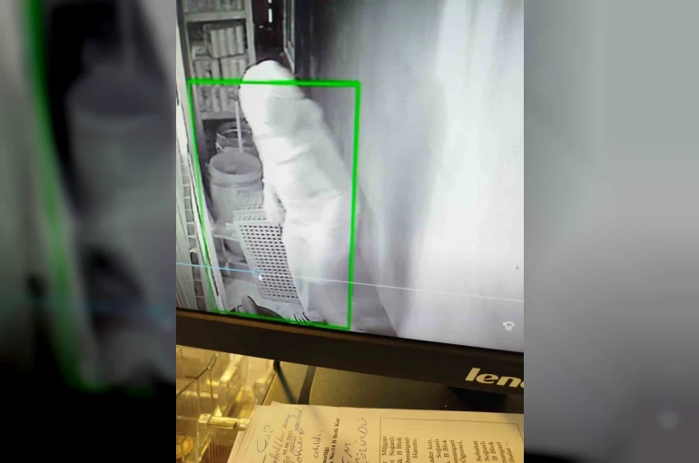 Bursa’da 3 hırsız yüzlerini kamufle edip kapattı, terlikten kimlikleri belirlendi
