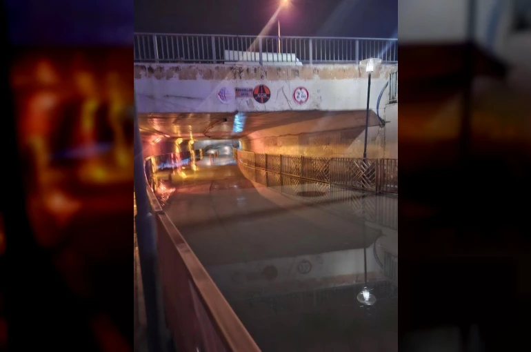 Bursa’da aniden bastıran sağanak hayatı olumsuz etkiledi