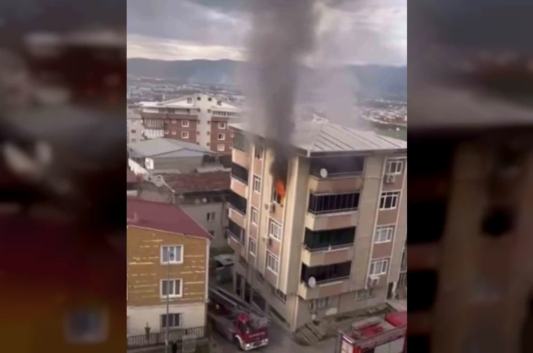 Bursa’da apartman dairesinde çıkan yangın, mahalleyi ayağa kaldırdı