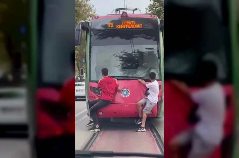 Bursa’da çocukların tehlikeli yolculuğu kamerada