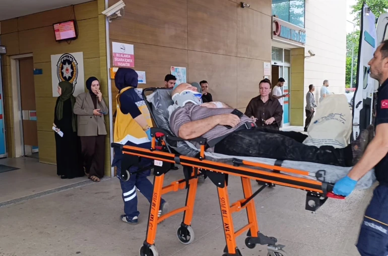 Bursa’da devrilen kamyonun sürücüsü yaralandı 