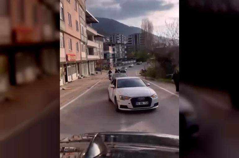 Bursa’da düğün konvoyunda tehlikeli şov