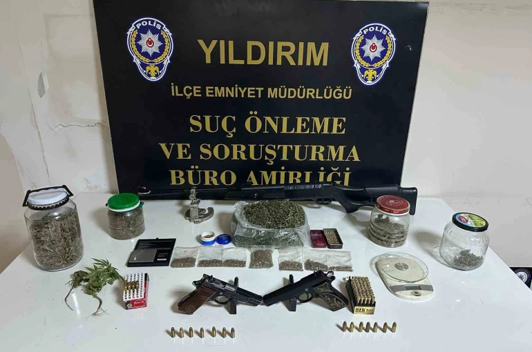 Bursa’da film gibi zehir baskını...Dilenci kılığındaki polis kapıyı açtırdı