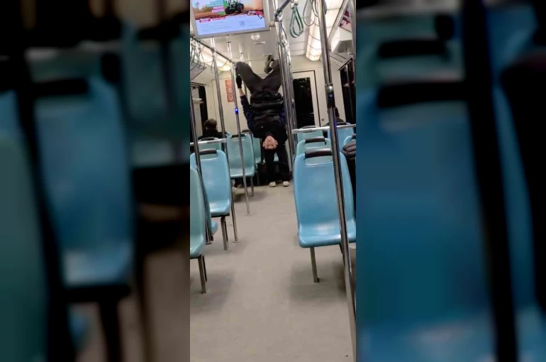 Bursa’da gençlerin metroda tehlikeli oyunu kameraya yansıdı 