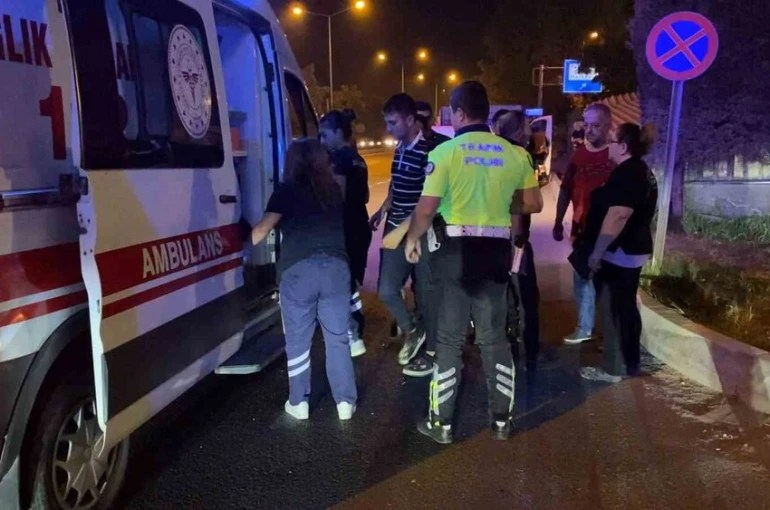 Bursa’da hafif ticari araç otomobille çarpıştı: 1 yaralı