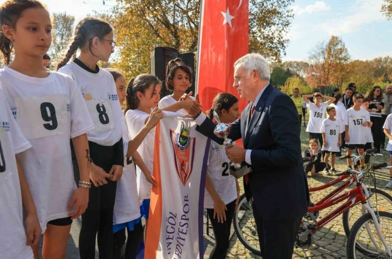 Bursa’da kros yarışı nefes kesti