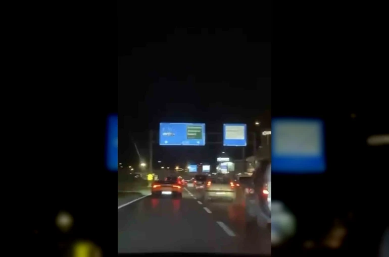 Bursa’da lüks otomobil kazaya karıştı, sürücü kaçtı