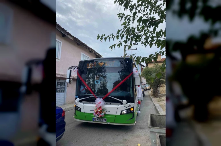 Bursa’da otobüs gelin arabası gibi süslendi