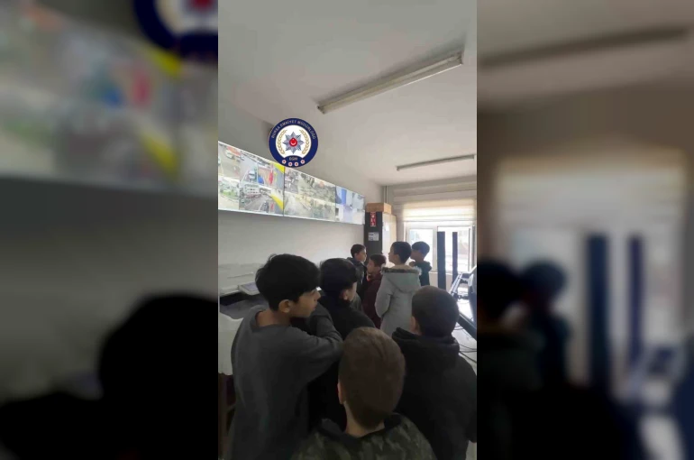Bursa’da polisten çocuklara yönelik sosyal farkındalık etkinliği