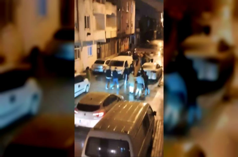 Bursa’da sokak ortasında meydan muharebesi gibi kavga