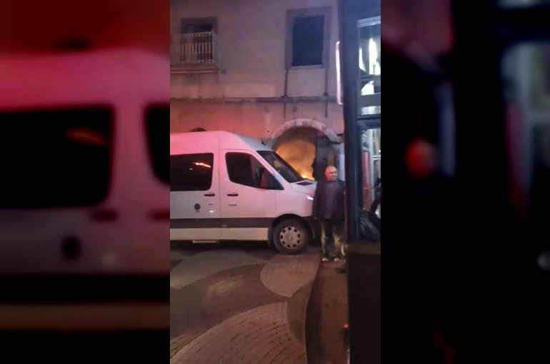 Bursa’da tarihi binada çıkan yangın söndürüldü