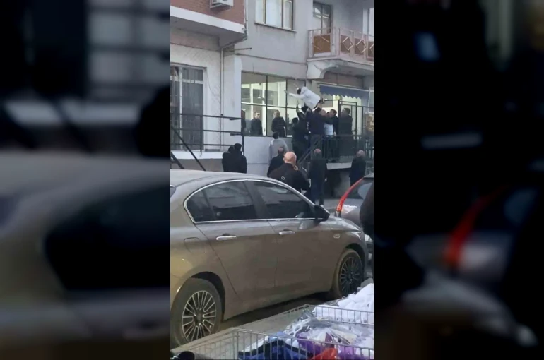 Bursa’da tekmeli sopalı kavga