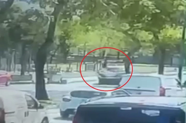 Bursa’da ticari aracın çarptığı adam hayatını kaybetti: Kaza anı kamerada 