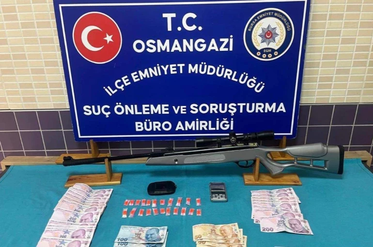 Bursa’da uyuşturucu operasyonu: Zehir tacirleri ve aranan hükümlüler yakalandı
