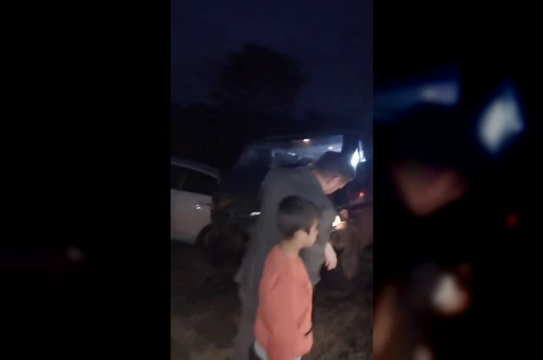 Bursa’da yamaçtan kopan kayalar, araçların üzerine yağdı