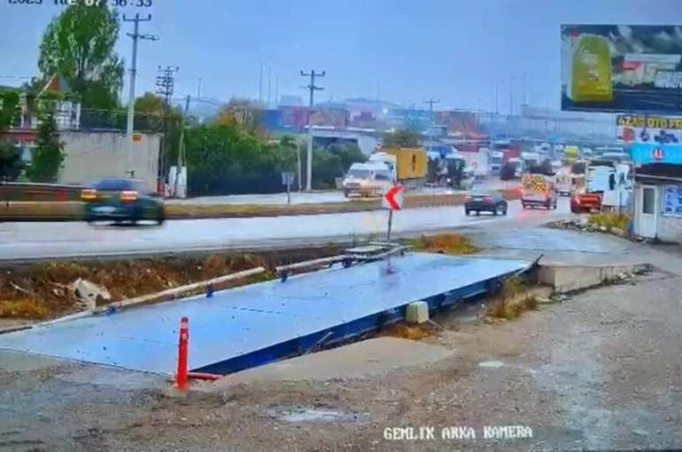 Bursa’da yaşanan kaza güvenlik kamerasında