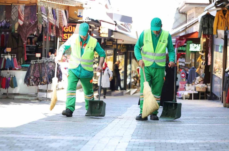 Bursa’nın dünyaca ünlü tarihi alanlarına özel temizlik ekibi