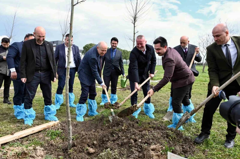 Bursa’nın fethinin 700’üncü yılında Karacabey’de fidanlar toprakla buluştu